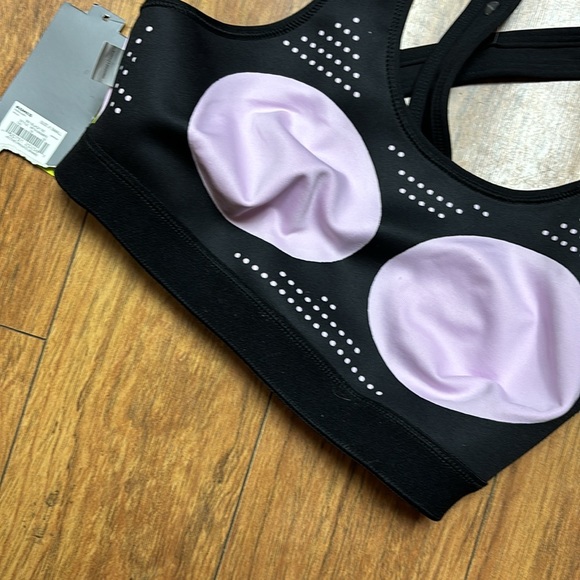 New sports bra - Picture 3 of 5